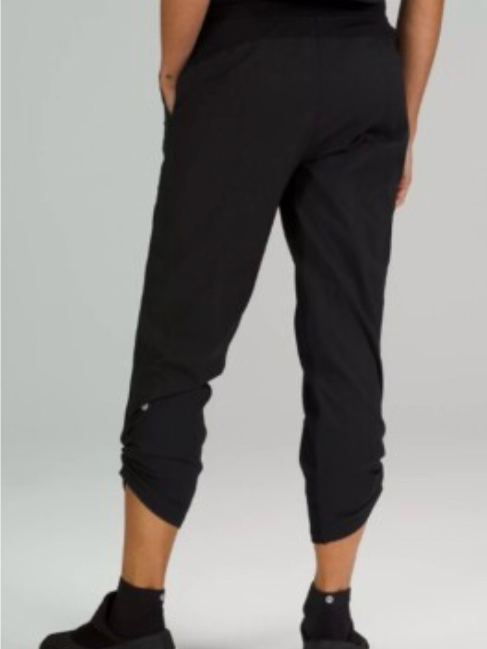 lululemon athletica Black Ankle-Length Athletic Joggers Size 6